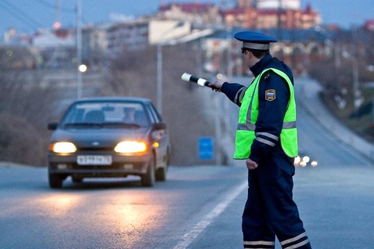 Права и обязанности водителя при остановке автомобиля инспектором ДПС
